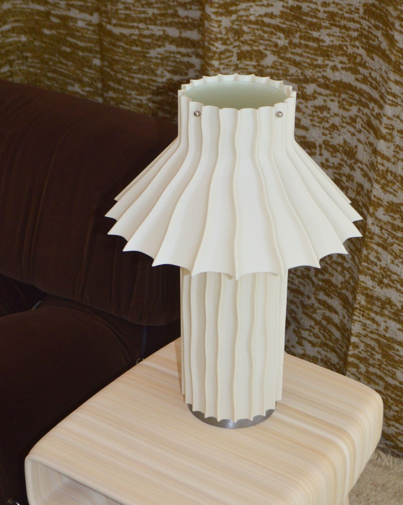 Kakta table lamp Large in the colour vanilla
